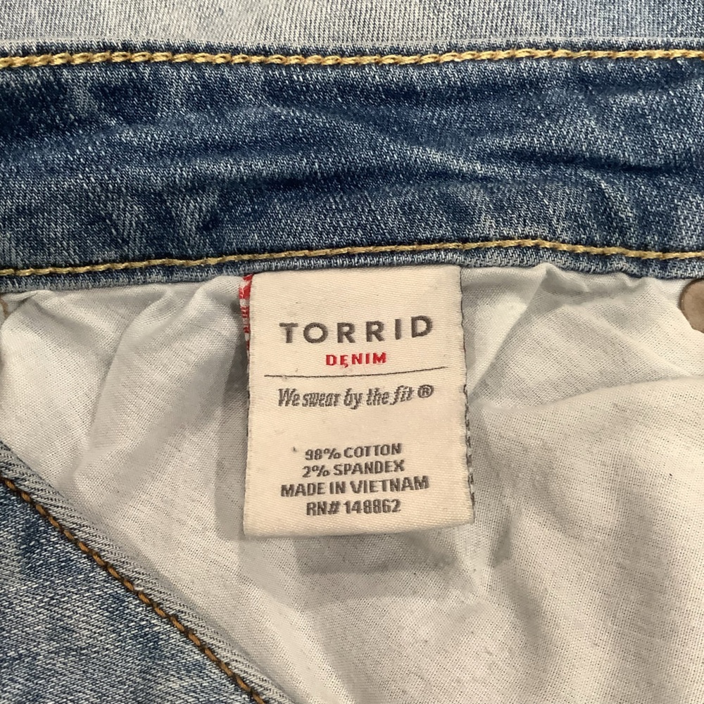 TORRID Plus Size Light Wash Skinny Jeans Size 20 Short - Picture 5 of 7